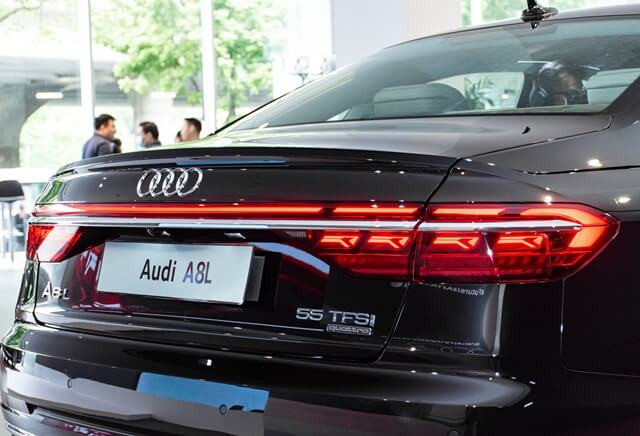 Audi-A8L-den-hau