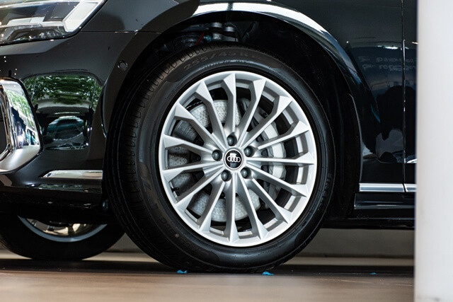 Audi-A8L-la-zang