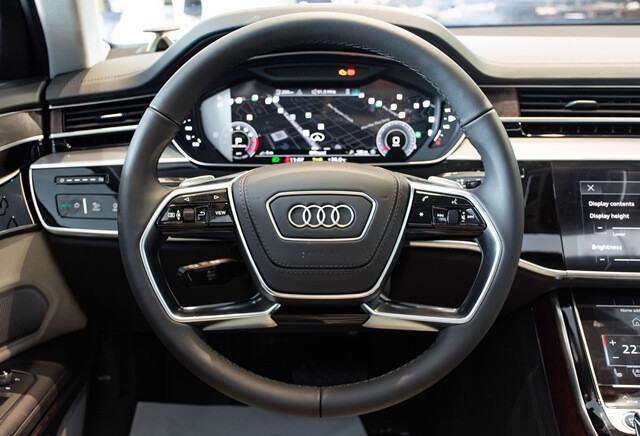 Audi-A8L-vo-lang