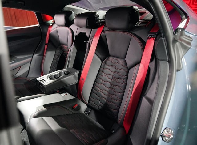 Audi-E-Tron-GT-khoang-hanh-khach