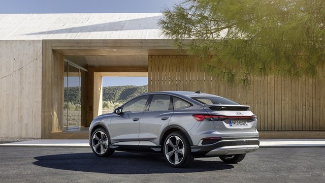 Audi-Q4-E-tron-hong-xe