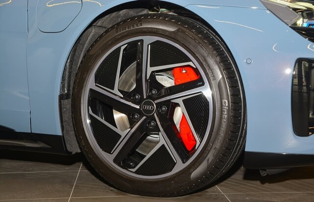 Audi-RS-E-Tron-GT-la-zang