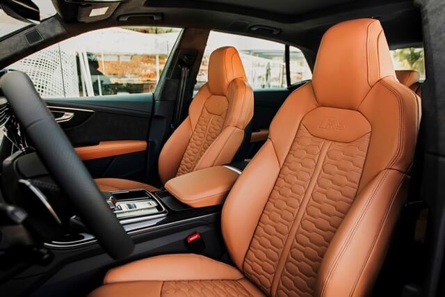 Audi-RS-Q8-2021-ghe-truoc