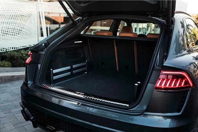 Audi-RS-Q8-2021-khoang-hanh-ly