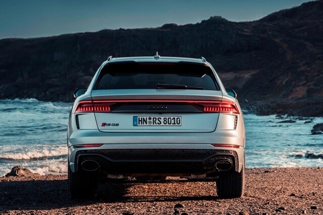 Audi-RS-Q8-2021-phan-duoi-xe