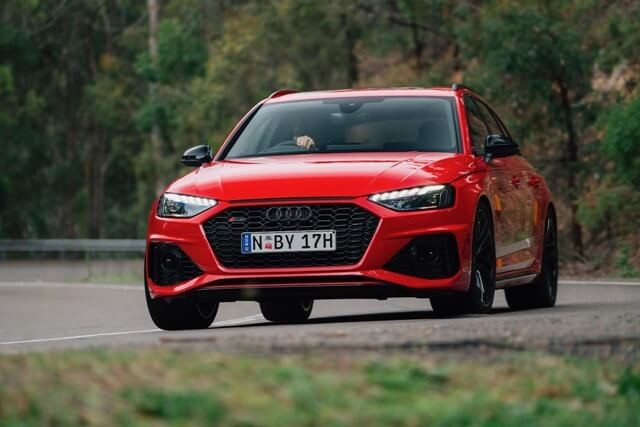 Audi-RS4-Avant-2021-gia-bao-nhieu