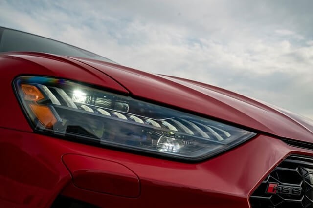 Audi-RS6-Avant-2021-den-pha-led