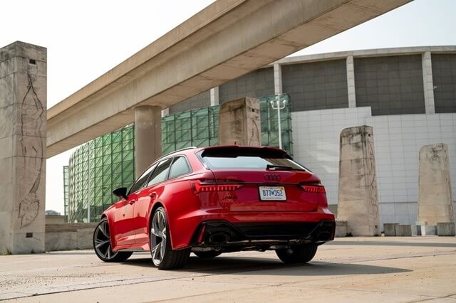 Audi-RS6-Avant-2021-phan-duoi-xe