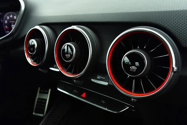 Audi-TT-RS-2021-nut-dieu