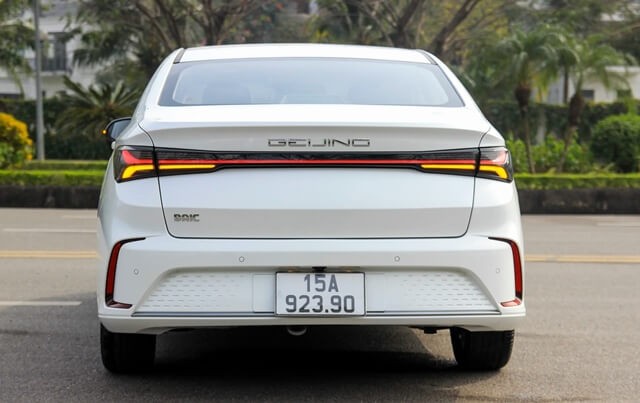 Baic-Beijing-U5-plus-phan-duoi-xe