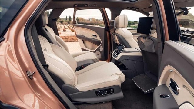 Bentley-Bentayga-EWB-khoang-hanh-khach