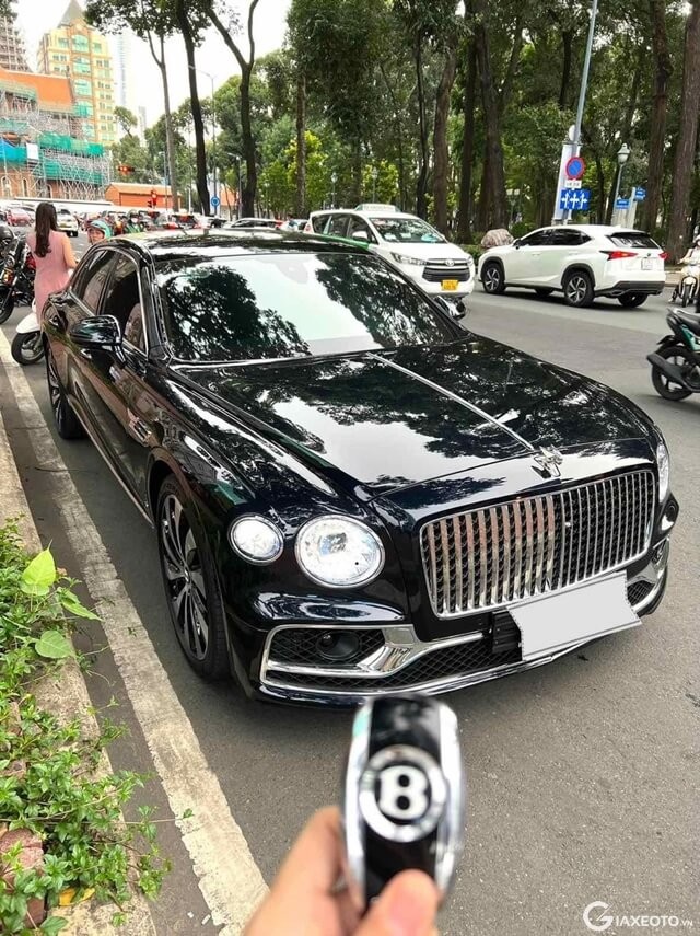 Bentley-Flying-Spur-2021-gia-xe