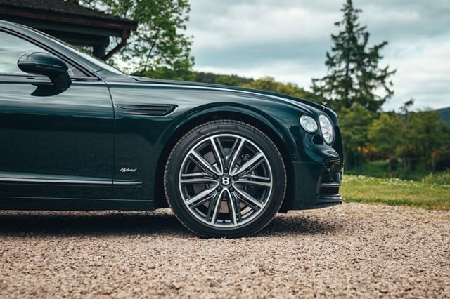Bentley-flying-spur-hybrid-2022-la-zang