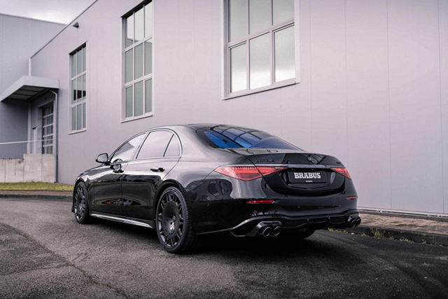 Brabus-B50-hong-va-duoi-xe