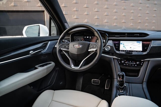 Cadillac-XT6-khoang-lai