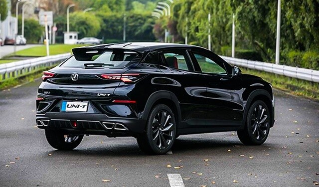 Changan-Uni-T-hong-va-duoi-xe