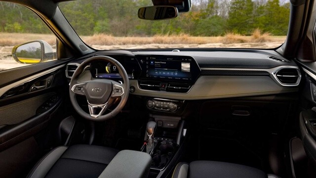 Chevrolet-Trailblazer-khoang-lai