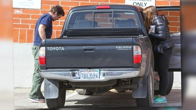Christian-Bale-lai-xe-cu-toyota-tacoma