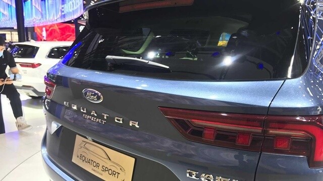 Ford-Equator-Sport-den-xe