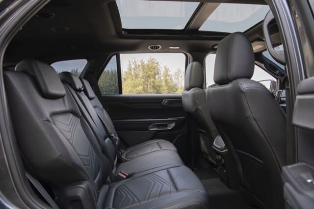 Ford-Everest-2023-hang-ghe-thu-2