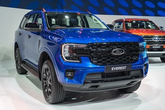 Ford-Everest-2023-ngoai-that