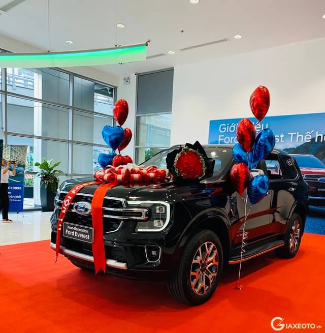 Ford-Everest-2025-gia-xe
