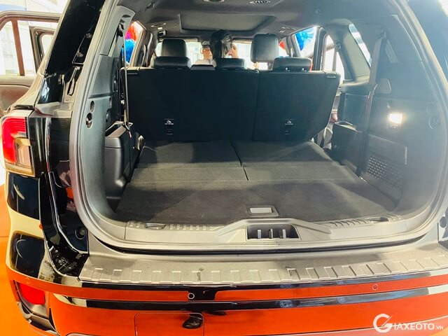 Ford-Everest-2025-khoang-hanh-ly