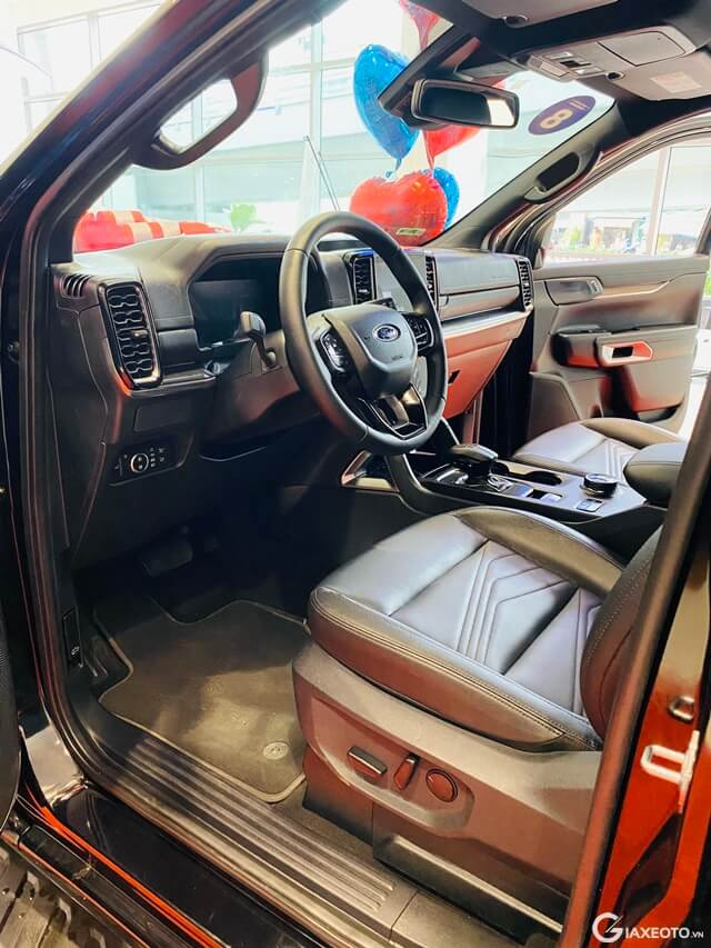 Ford-Everest-2025-khong-gian-khoang-lai