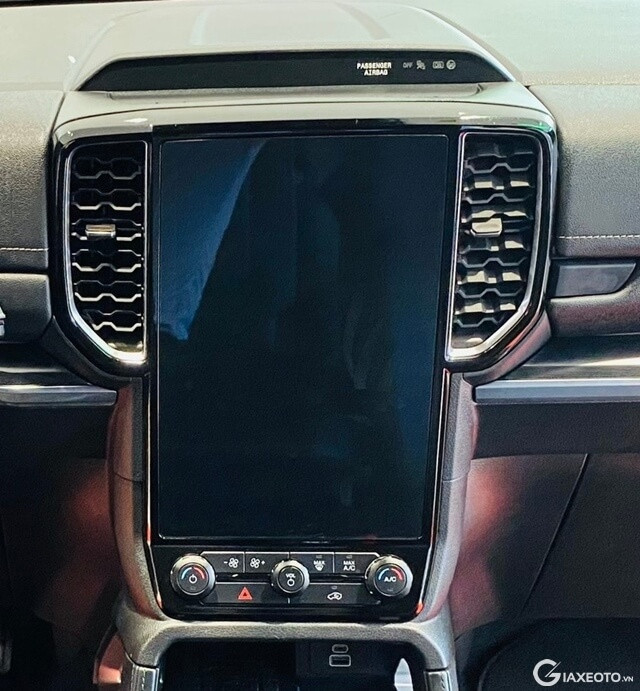 Ford-Everest-2025-man-hinh-giai-tri