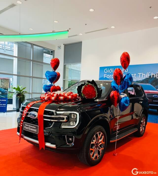 Ford-Everest-2025-ngoai-that