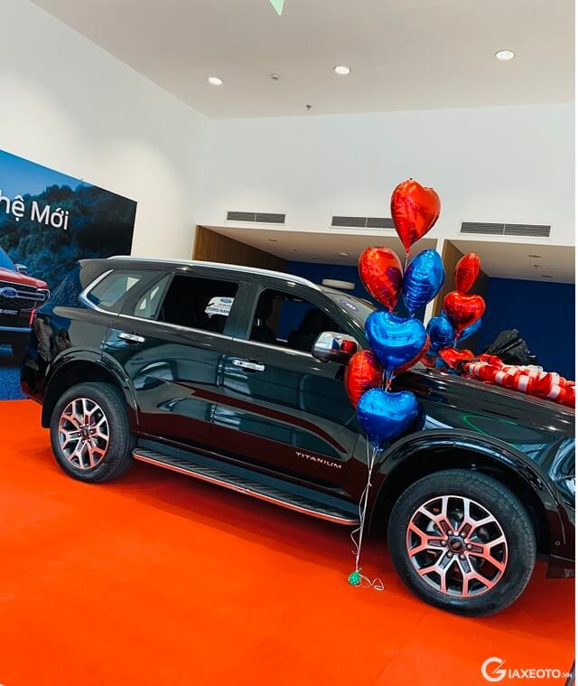 Ford-Everest-2025-than-xe