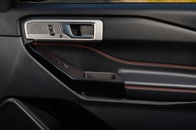 Ford-Explorer-2022-ST-Line-canh-cua-xe