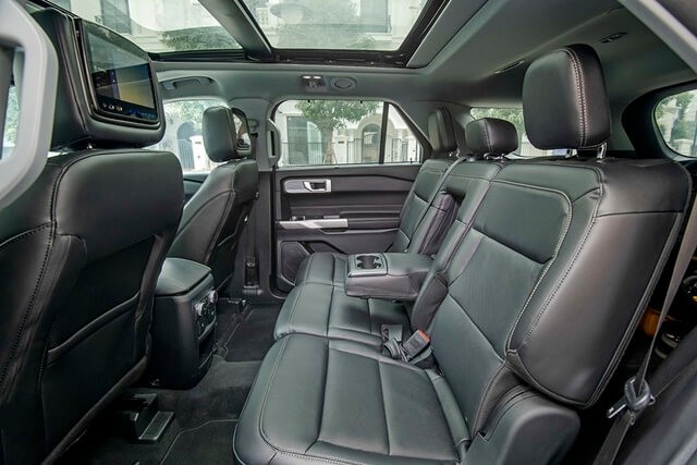 Ford-Explorer-2022-hang-ghe-thu-2-giaxeoto