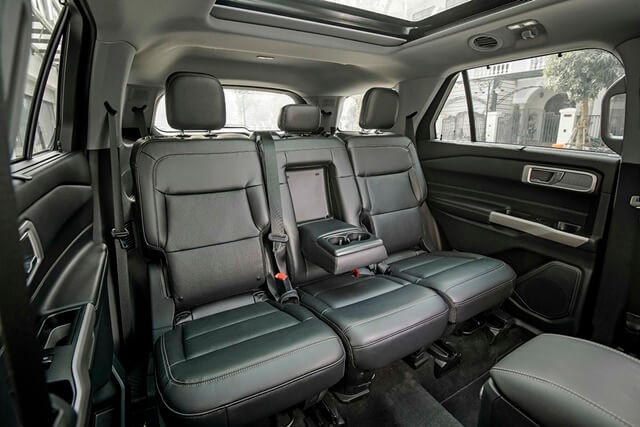 Ford-Explorer-2022-khong-gian-khoang-hanh-khach