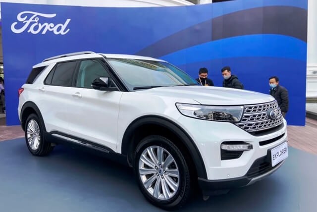 Ford-Explorer-2022-mau-trang