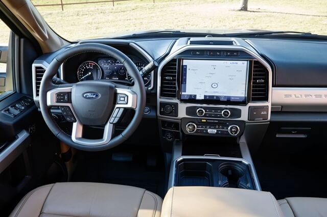 Ford-F-Series-Super-Duty-vo-lang