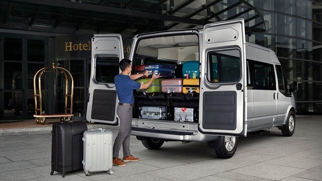 Ford-Transit-2022-khoang-hanh-ly