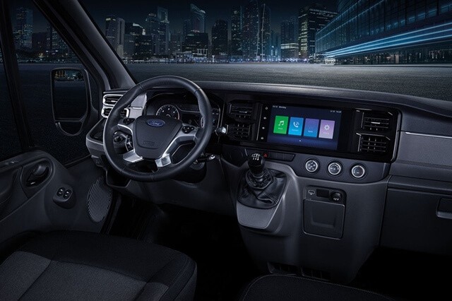 Ford-Transit-2022-khoang-lai