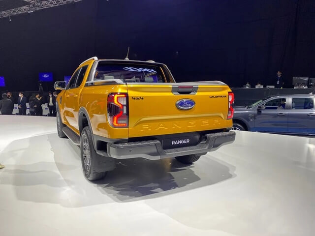 Ford-ranger-2025-duoi-xe