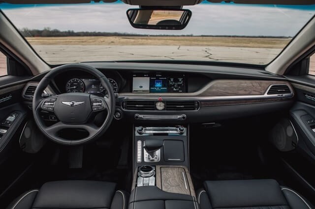 Genesis-G90-noi-that-khoang-lai
