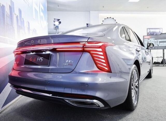 Hongqi-H5-den-xe