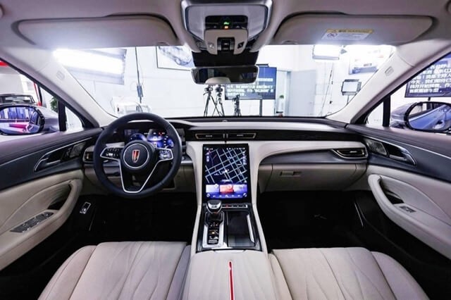 Hongqi-H5-khoang-lai