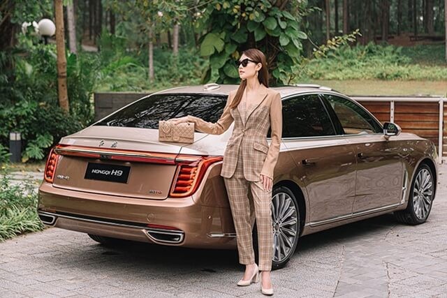 Hongqi-H9-duoi-xe