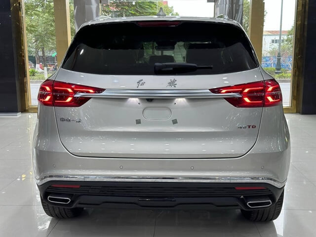 Hongqi-HS5-duoi-xe