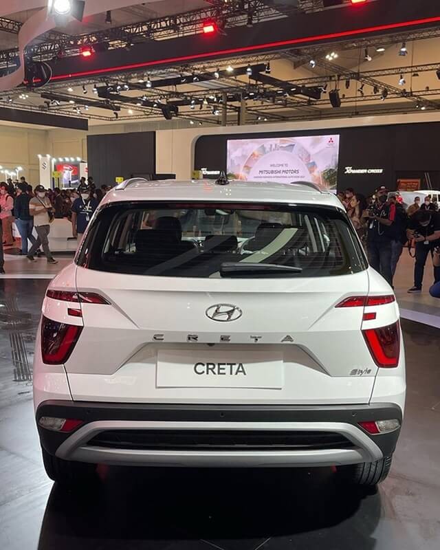Hyundai-Creta-mau-trang-duoi-xe