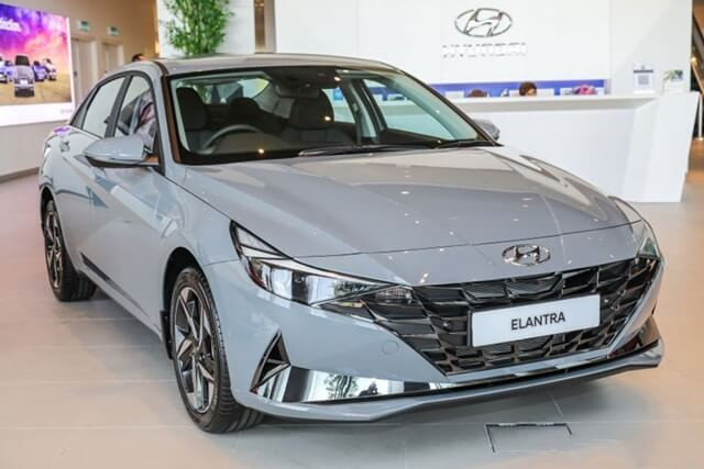 Hyundai-Elantra-2024