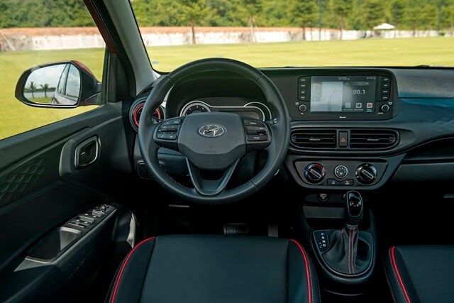 Hyundai-Grand-i10-2022-can-canh-vo-lang