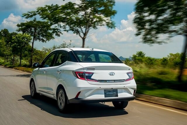 Hyundai-Grand-i10-2022-phan-duoi-xe