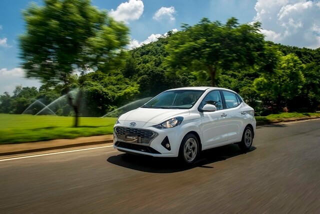 Hyundai-Grand-i10-2022-van-hanh