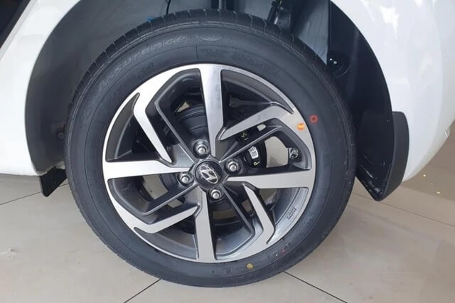 Hyundai-Grand-i10-la-zang